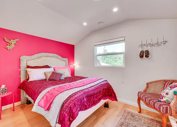 Romantic Casita With Garden And Deck 2 Miles To Plaza!