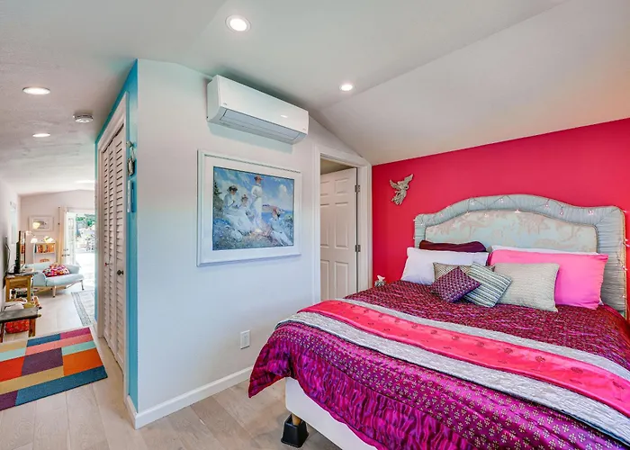 Romantic Casita With Garden And Deck 2 Miles To Plaza!