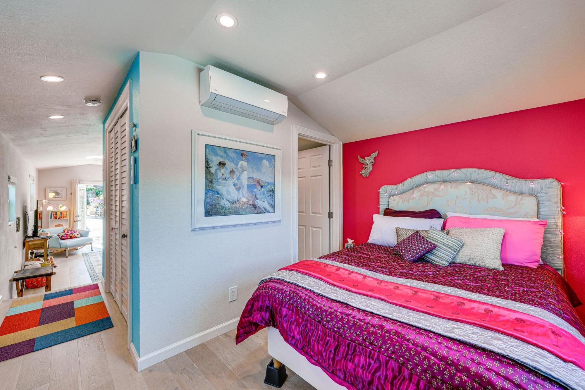 Romantic Casita With Garden And Deck 2 Miles To Plaza! Holiday home