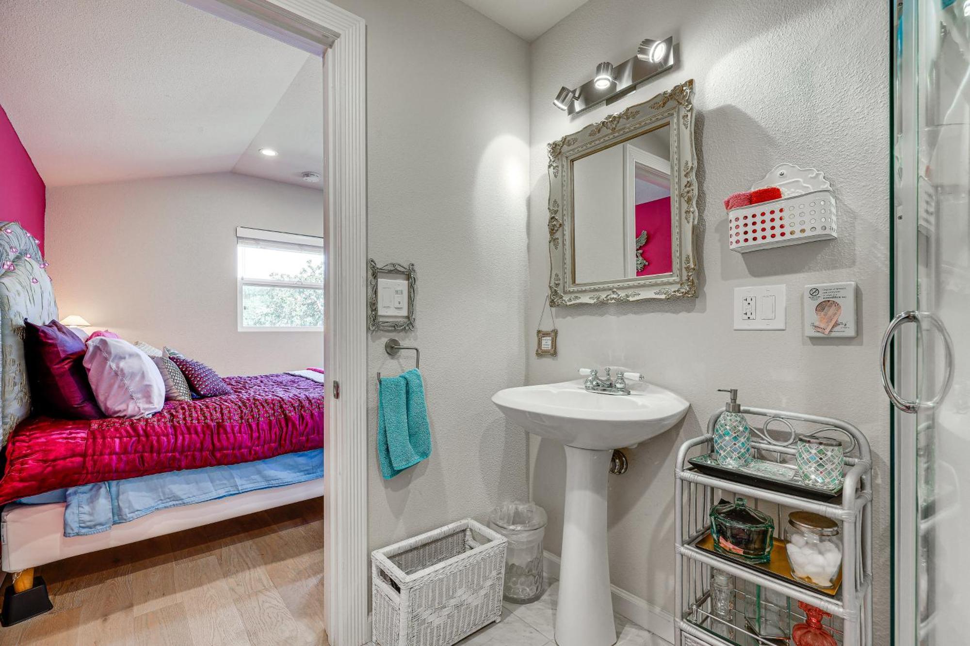 Romantic Casita With Garden And Deck 2 Miles To Plaza! *