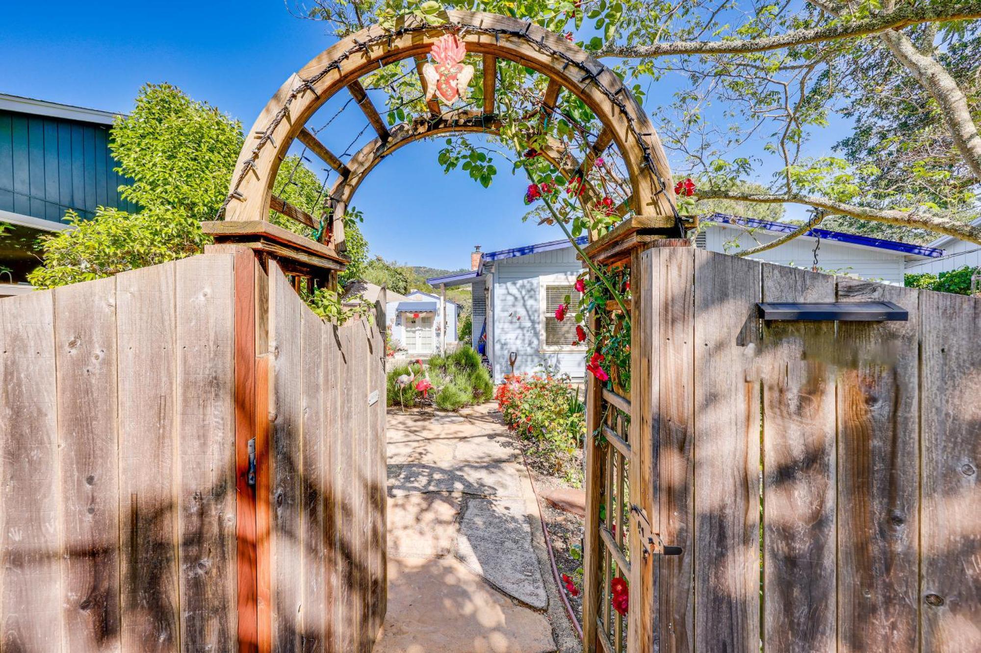 Romantic Casita With Garden And Deck 2 Miles To Plaza! *