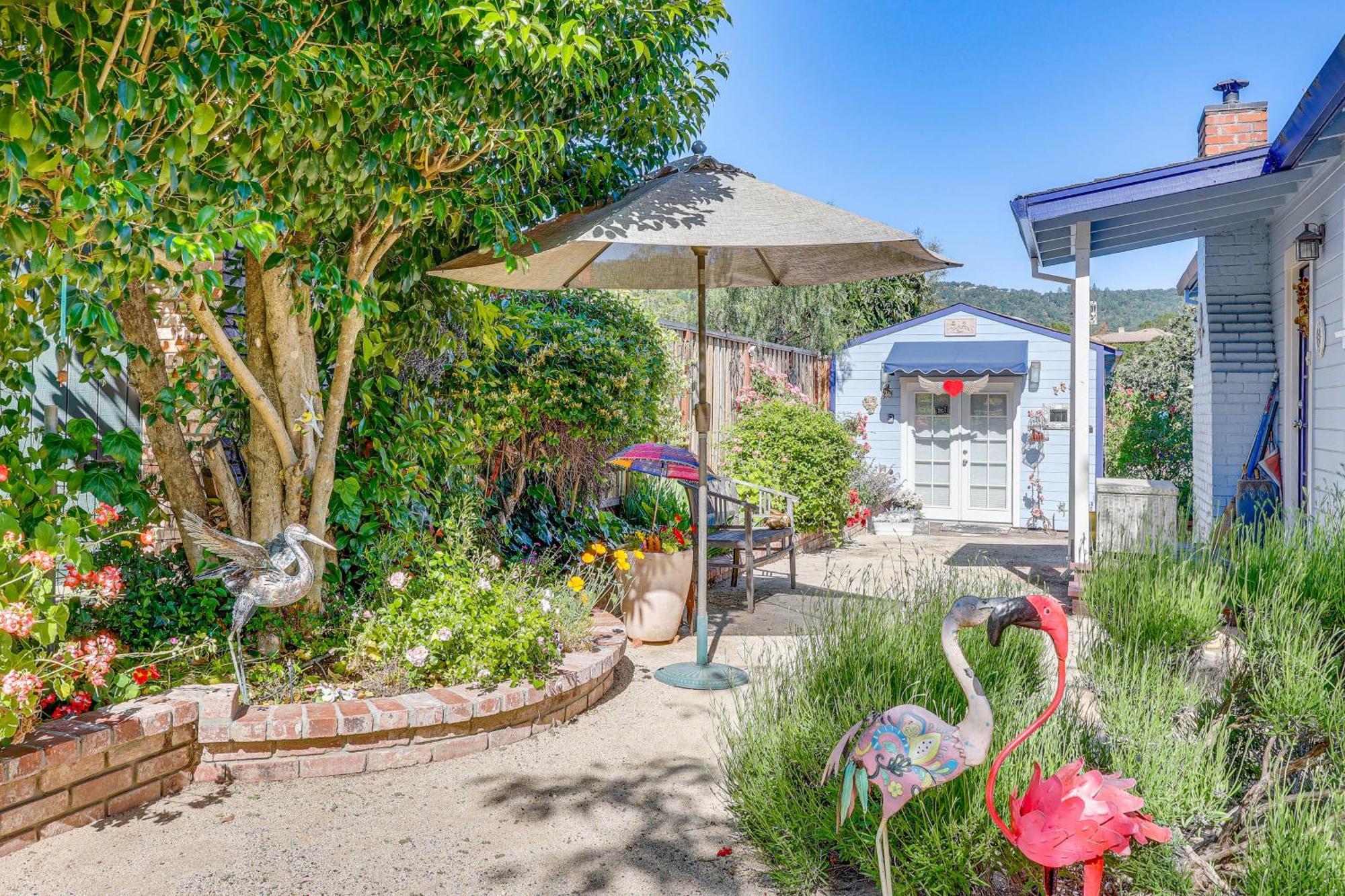 Holiday home Romantic Casita With Garden And Deck 2 Miles To Plaza!